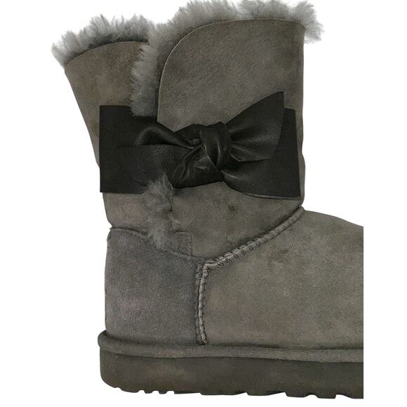 UGG Women's Daelynn Boots Size 8 Charcoal Gray Classic Short Sheepskin Lined Bow - Picture 8 of 11